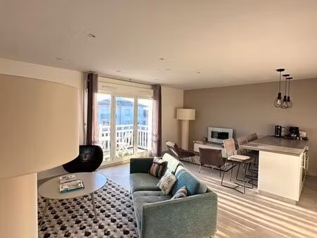 très bel appartement t3 à louer à l’année plein centre d’audenge