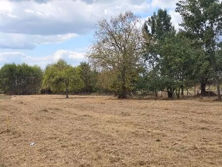 terrain à bâtir à la force (24130)