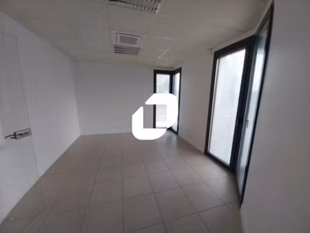 location bureau bruges 33520