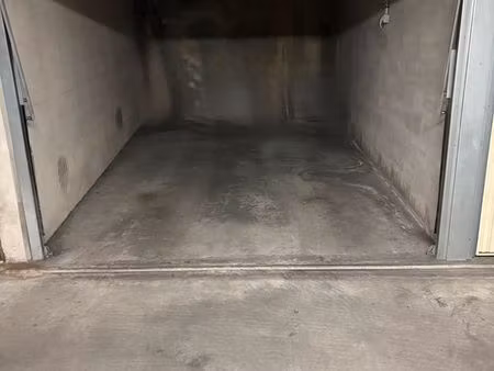 ? box fermé achat ou location – résidence sécurisée – avenue du prado ?