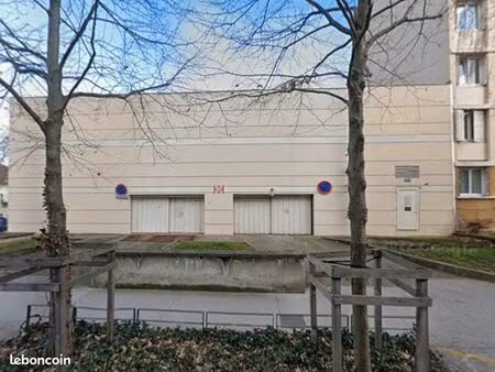 parking 8 m² villeurbanne