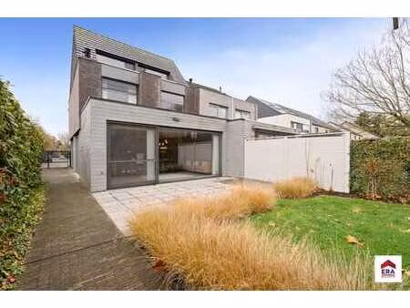 maison trois façades à vendre à asse