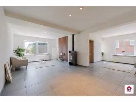 maison moderne rénovée avec 3 chambres et garage