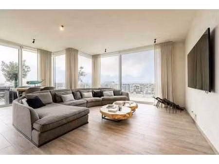 penthouse unique avec terrasse à 360° et vue sur la mer