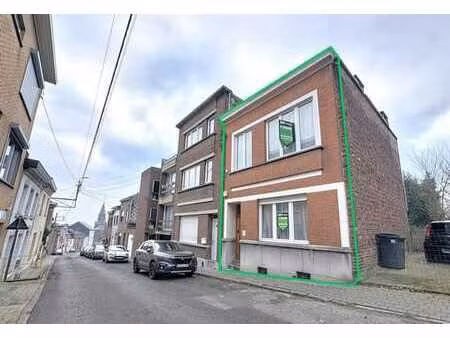 maison 3 façades  bon état  2 ch + bureau  cave  jardin.