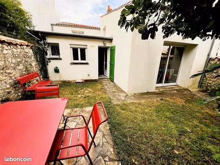 maison bord de mer lauzieres