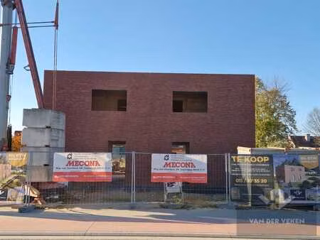 halfopen nieuwbouwwoning met 3 slaapkamers en prachtig pe...