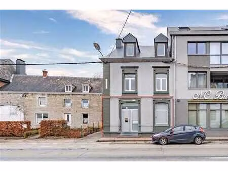 rez professionnel de 81 m² utiles - excellente visibilité !