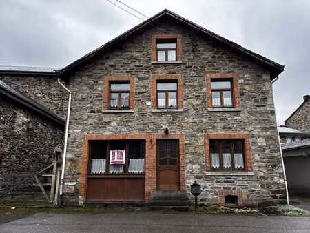 maison 3 façades avec 3 chambres  village de salmchâteau