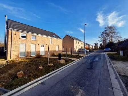 superbe construction de 2022  quartier calme  18 ares.