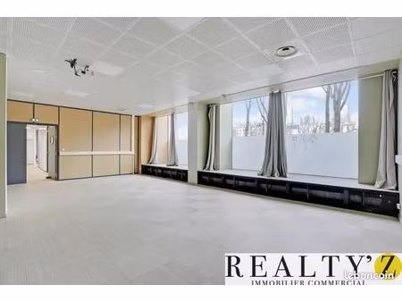 local commercial 600 m²