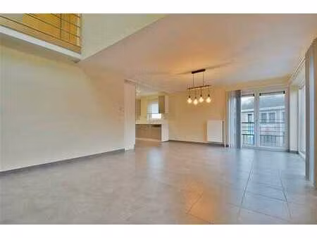 superbe duplex 3ch idéalement situé!