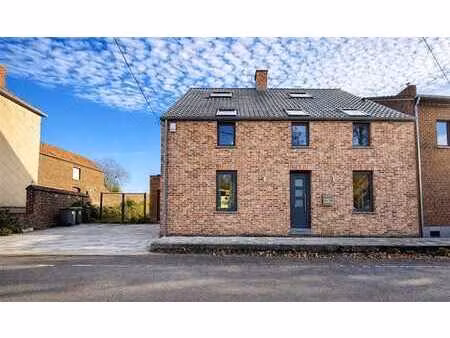 a vendre - spacieuse maison rénovée avec goût