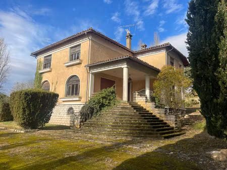 maison art deco sur un parc de 2 hectares 7500m2.