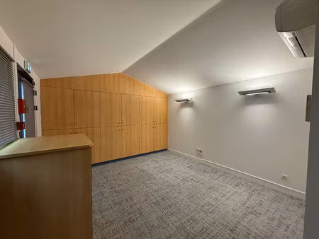 local commercial emplacement numéro 1