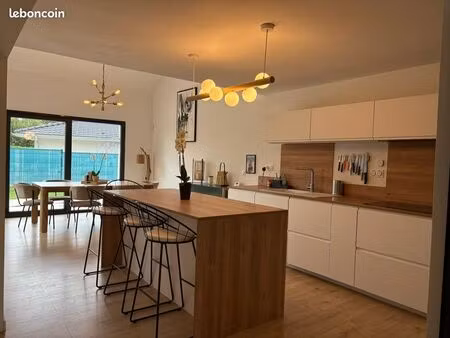 maison rénovée avec goût  proche genève  belles prestations  excellent dpe  piscine