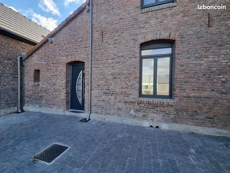 t2 récent avec parking dans corps de ferme