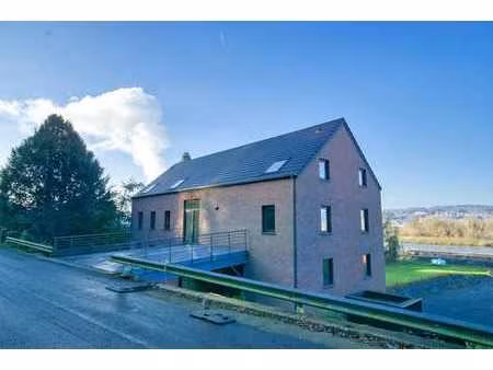 grand appartement une chambre avec vue sur la meuse !