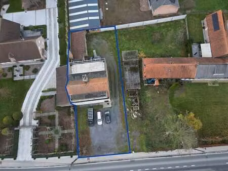 appartementsgebouw te koop met 3 garages en 3 appartementen