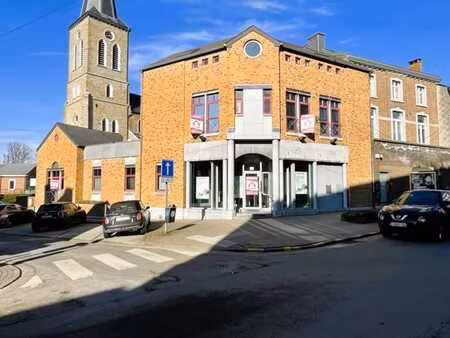 immeuble stratégique  avec parking  très bien situé !