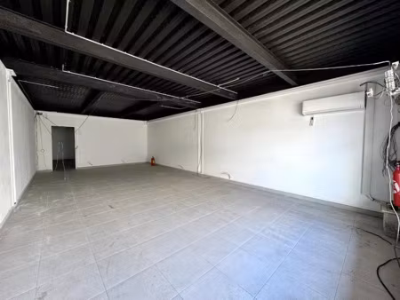 location locaux professionnels 72 m² à baie mahault (97122)  1 410 €
