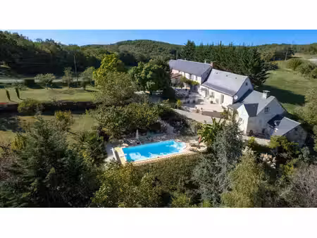 authentique longère en pierre de 304 m2 avec dépendances  piscine et grand