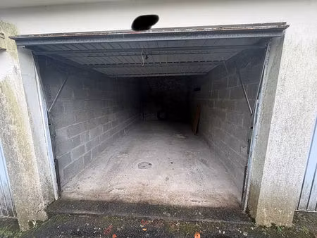 garage a louer a la residence du golfe près de la garenne