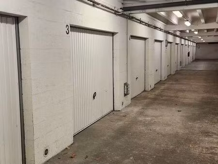 parking/box 17 m² mantes la jolie