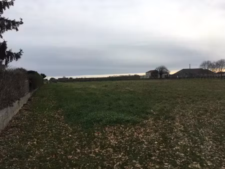 vente terrain 660 m² à haux (33550)  75 000 €