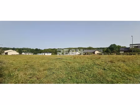 olby (63210) terrain à bâtir.
