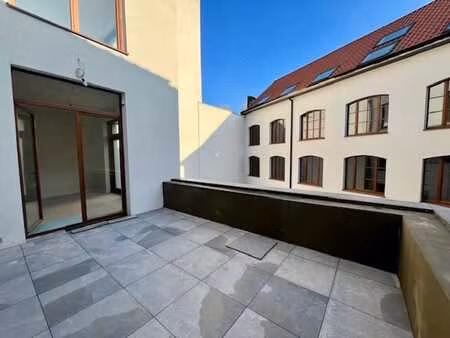 immeuble entièrement rénové - 3 chambres+ terrasse