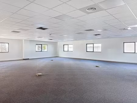 310m2 de bureaux modernes et lumineux à louer à bourgoin-jallieu