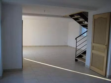 location maison à launay-villiers (53410) : à louer / 91m² launay-villiers