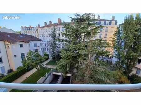 appartement meublé f 3/4  81 m2  saxe-place voltaire  1410 cc