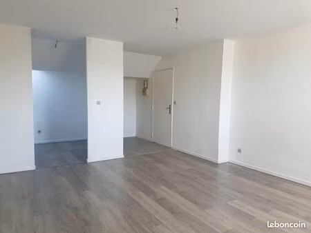 vaste f1 moderne dans résidence calme