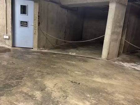 location place parking couvert