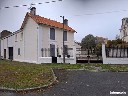 location maison avec garage  cour et parking