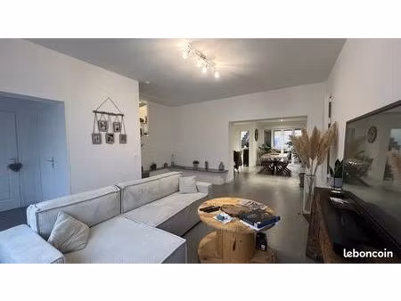 maison de ville a louer à pauillac