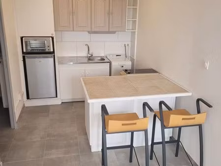 studio meublé 28m2 entièrement rénové en rdc avec parking privatif