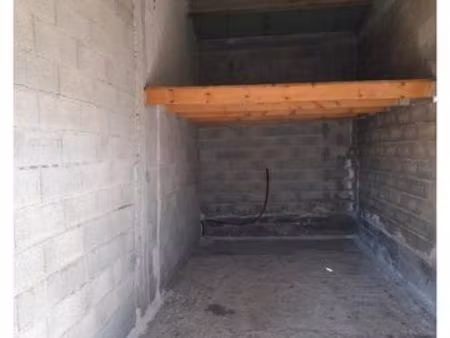 box de stockage 40m2 sur 2 niveaux sur terrain fermé facile d'accès même en camion montaur