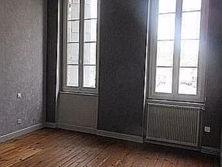 maison en centre-ville avec cour privée