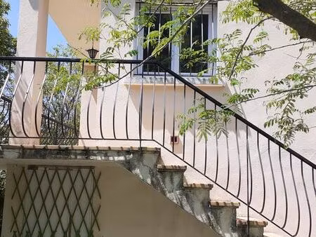 pavillon lumineux avec jardin