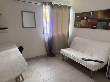 studette meublée schoelcher