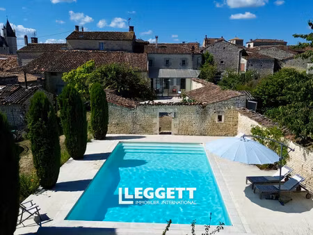 maison 8 pièce(s)  neuvicq-le-château