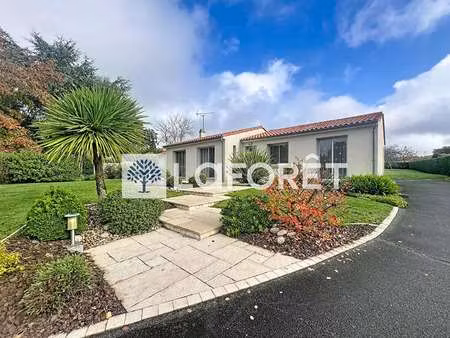 vente maison à saint-hilaire-de-voust (85120) : à vendre / 98m² saint-hilaire-de-voust