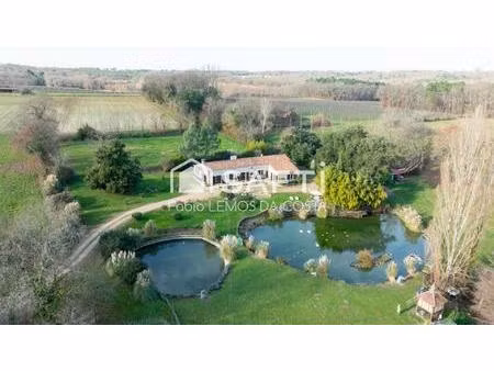 bâtisse pierre sur propriété privée de 14 hectares