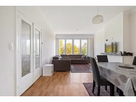 appartement op de tweede verdieping met 2 ruime slaapkamers te antwerpen!