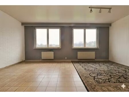 appartement 4de verdieping ( met lift) met 2 slaapkamers  terras en garage