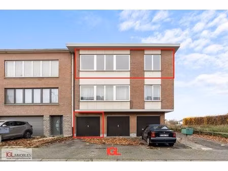 lichtrijk 2-slaapkamerappartement met garagebox en kelder in sint-pieters-leeuw