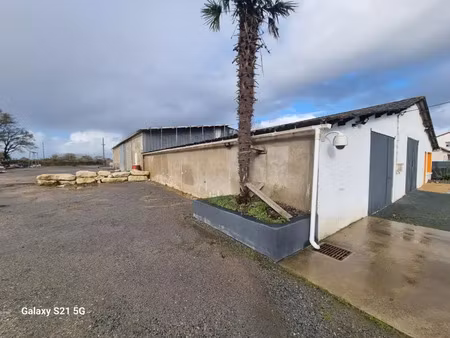 a vendre atelier et bureaux 700 m² sur 8000 m² de terrain